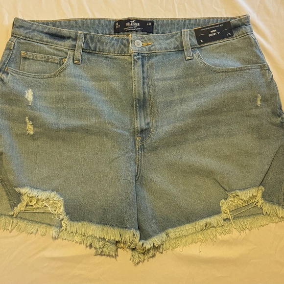 Hollister | NWT Ultra High Rise Distressed Denim Mom Shorts | Size 16 - Picture 1 of 9